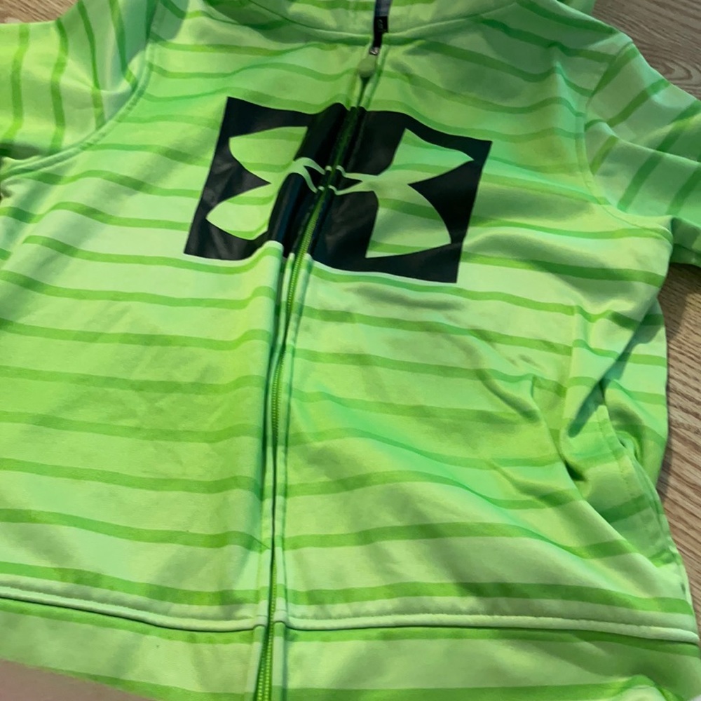 They are nice hoodies barely worn text me if interested